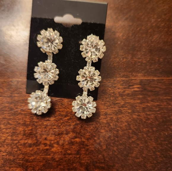 Ooh! Rhinestone Neckless and Earings Set - Picture 3 of 5